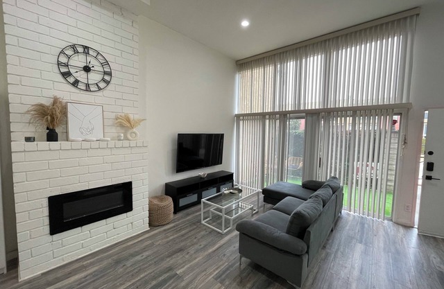Modern 2BR Townhome w/free Hot tub & Pool
