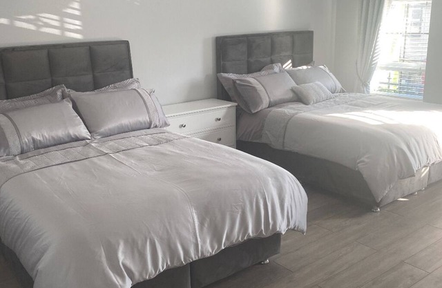 Modern 3-Bed Apartment in Magherafelt Sleeps 8