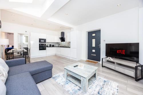 Modern 3 Bedroom Apartment with Ensuite