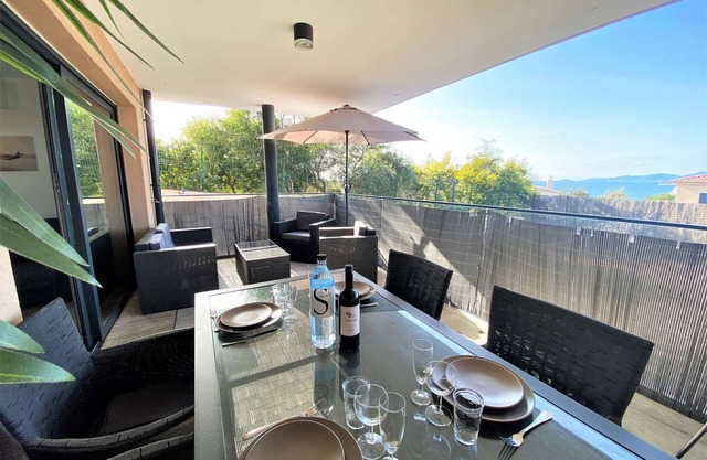 Modern 3-Room Apartment with Terrace - Sleeps 6