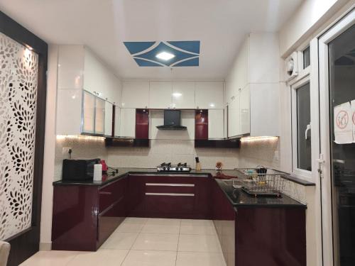 Modern 3BHK with fully equipped kitchen on 15Floor only for families