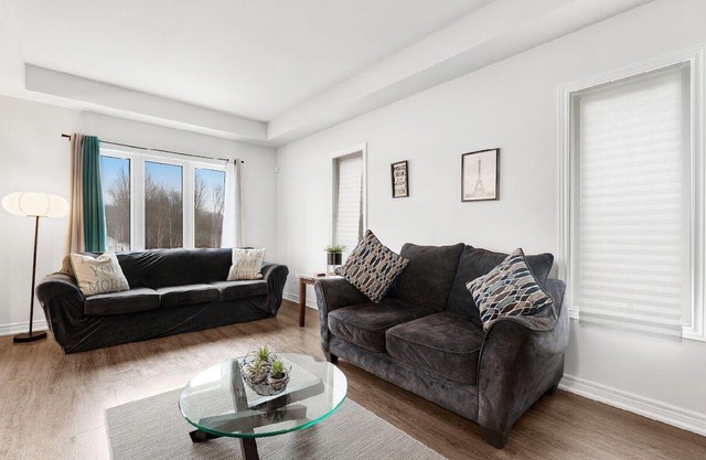 Modern 3BR Welland Retreat | 5 Min to Shops, Dining & Trails