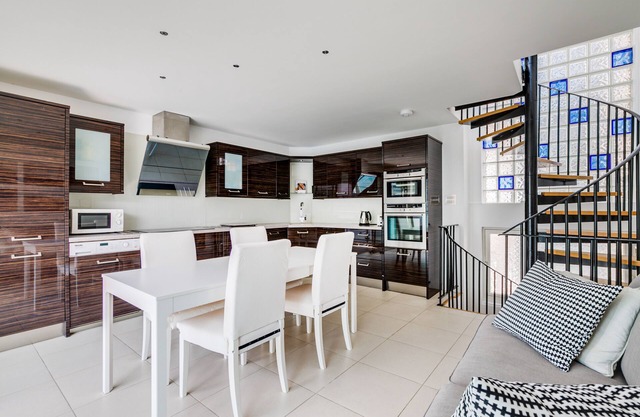 Modern 4 Bed Knightsbridge House by Hyde Park