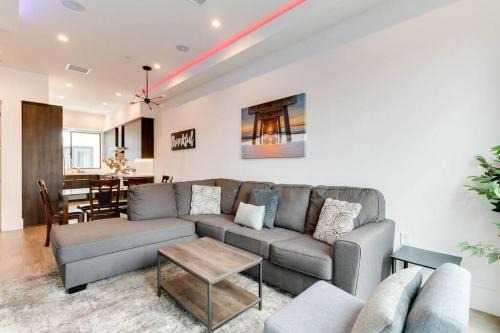 Modern 4 Bedroom Charmer w/Rooftop Deck #2