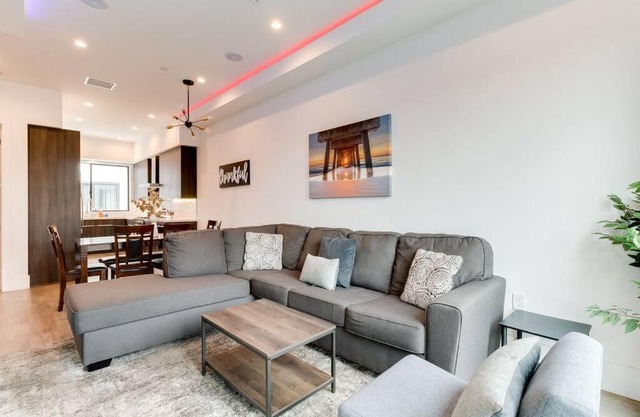 Modern 4 Bedroom home with rooftop deck #1
