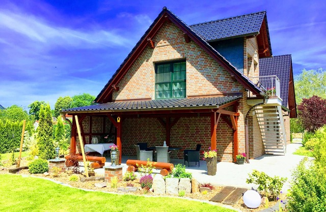 Modern 4 star apartment with 2 bedrooms, large garden and playground