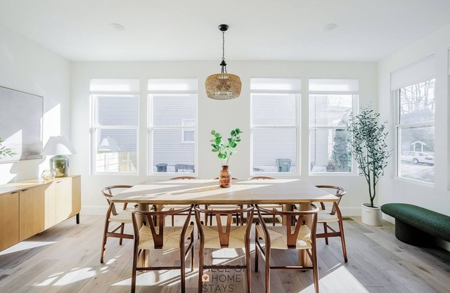 Modern 4Bed, 3 Baths 1st Floor King Bed by Oakley