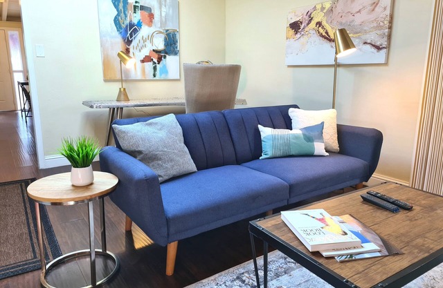 MODERN 5 bedroom massage many beds house