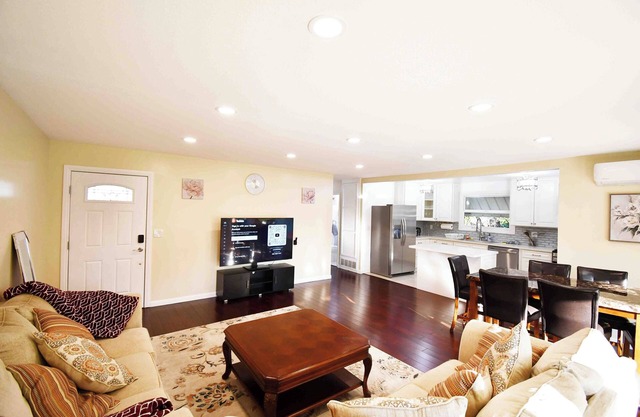 Modern 5 Beds 3 Bedrooms 2 Baths House near Mall Costco Walmart Freeway 101, 118