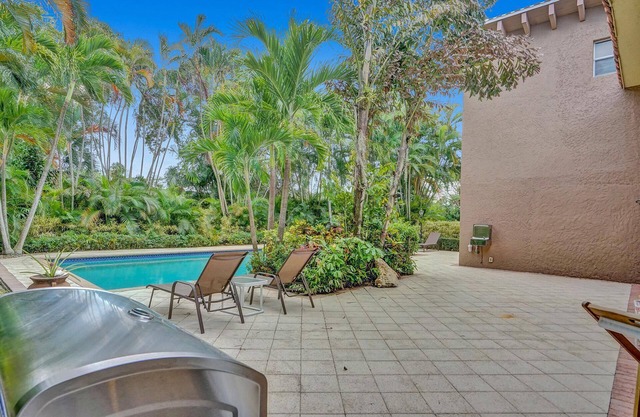 Modern 6BR Villa Resort Style Pool on Golf Course