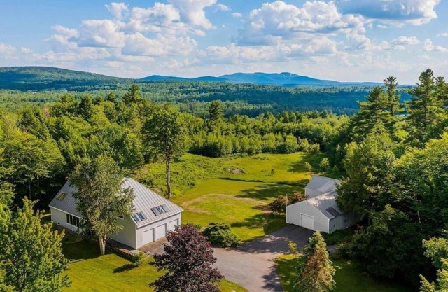 Modern 7-BR Chalet Minutes to Mt. Sunapee