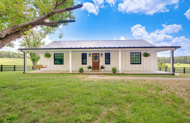Modern Altavista Farmhouse w/Countryside Views