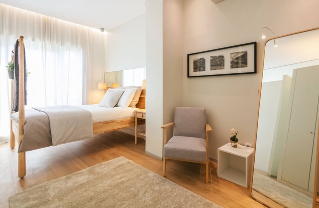Modern and Comfortable Apartment Downtown with 2 rooms