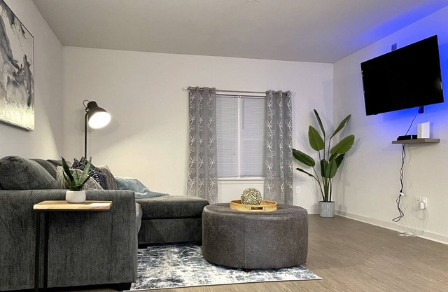 Modern and Cozy 2-Bedroom, 2-Bathroom Getaway!