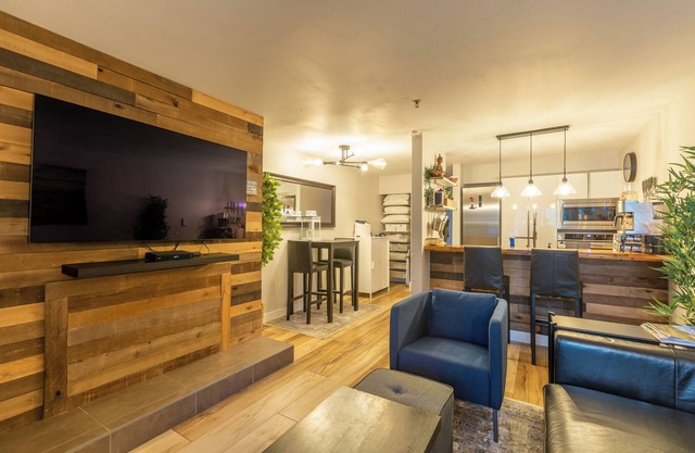 Modern and new renovation, close to everything in the base area, hot tub