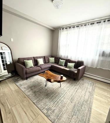 Modern Apartment 3BR 1BD West New York 15 minutes to NYC