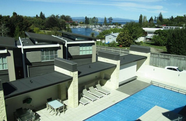 Modern apartment, close to Town with great Views