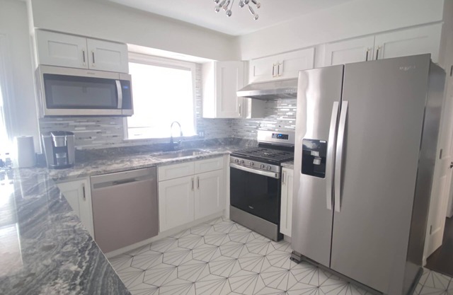 Modern Apartment in Berwyn