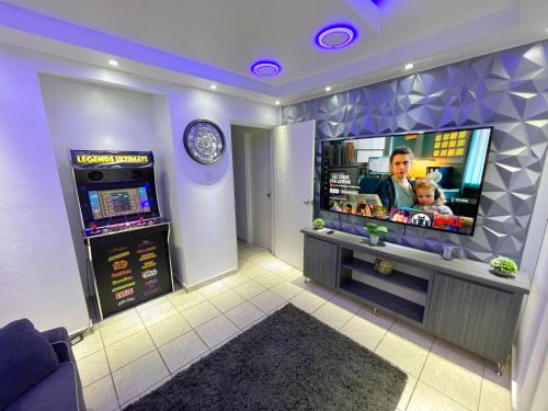 Modern Apartment in Levittown near Beach & Boulevard