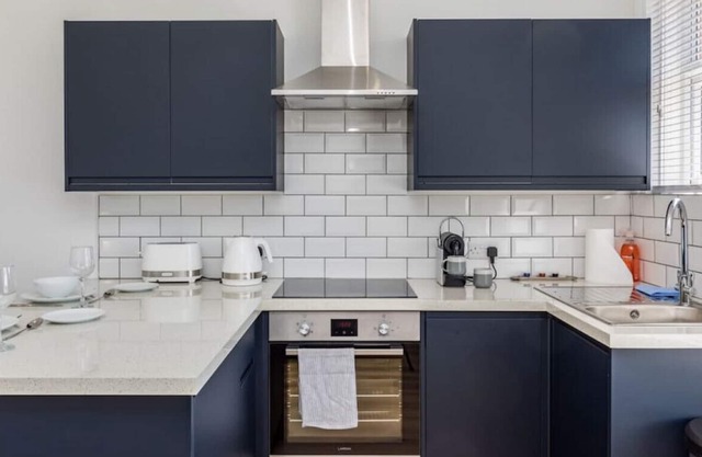 Modern apartment, near shops & with a free parking space