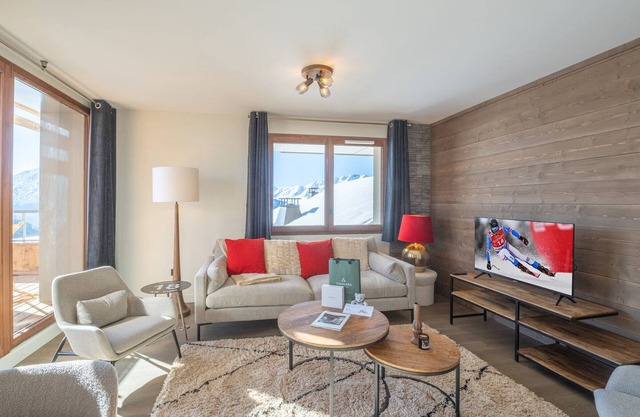 Modern Apartment Near Slopes with Parking, WiFi, and Mountain Views