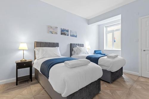 Modern Apartment Off-Road Parking-Twin Room Suite 3
