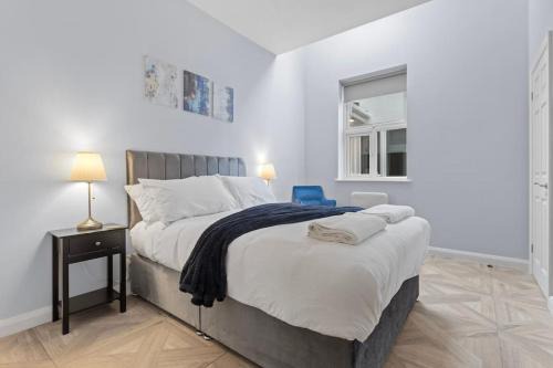 Modern Apartment Off-Road Parking-Twin Room Suite 4