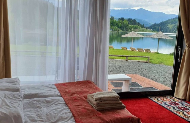 Modern apartment on the shore of Lake Colibița