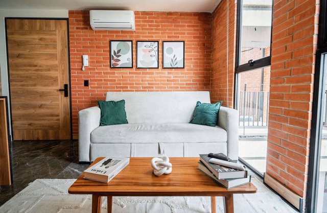 Modern Apartment with Rooftop Pool & Gym Access
