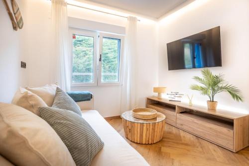 Modern Apartment with Stunning Terrace & Sea Views