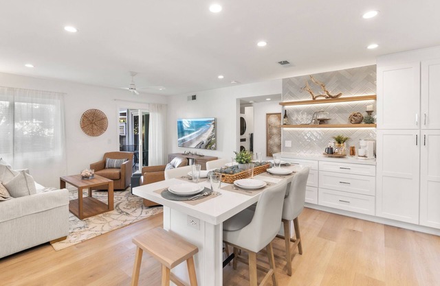 Modern Beach Condo - Luxury Coastal Retreat