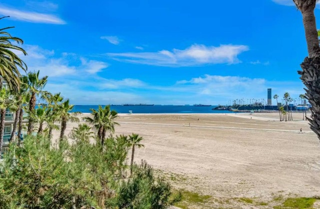 Modern Beach Living 2BR Condo - 1 Block to Beach!