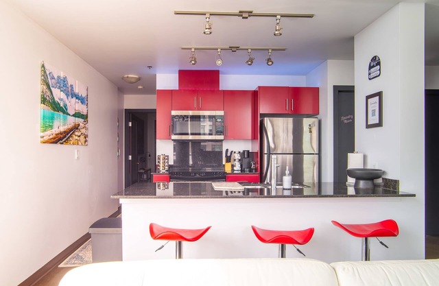 Modern Beltline Escape Sky-High Views DT Views