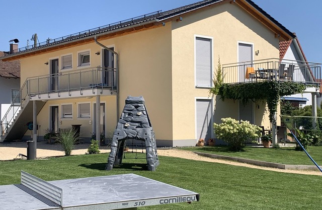 Modern "Business 2" vacation apartment with balcony