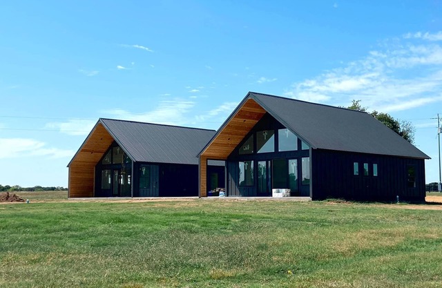Modern cabin located minutes from Blue River and Downtown Tishomingo.