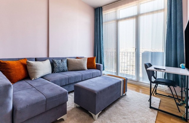 Modern Central Flat w Balcony 5 min to Metrobus
