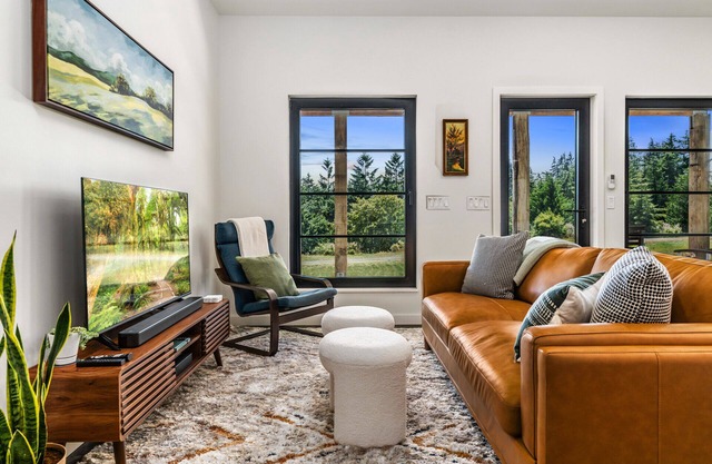 Modern Chalet ADU with Hot Tub, Fire Pit & EV Charger
