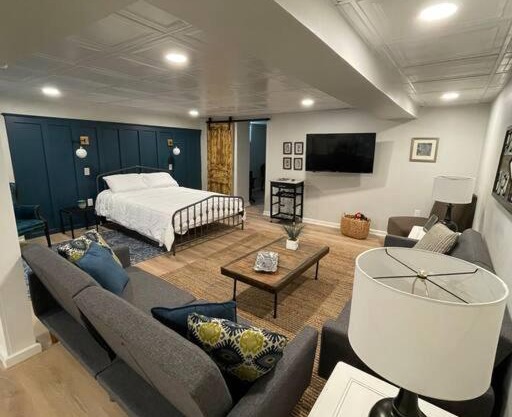 Modern & Chic XL Studio w EZ City Airport Access