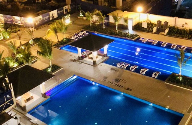 Modern City Flat near Business Centers, Restaurants and Malls