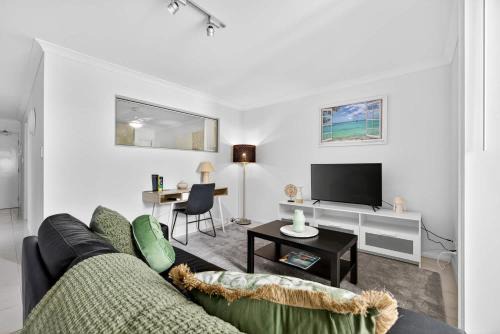 Modern Coastal Escape in the Heart of Rockingham