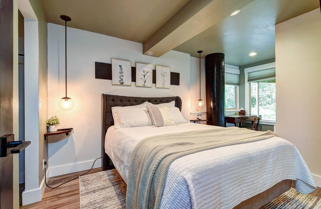 Modern Comfort Apt Near Historic Snohomish