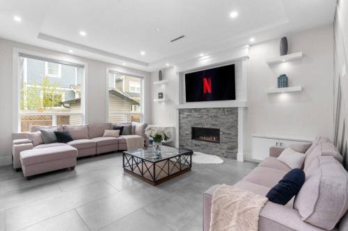 Modern Comfortable Charming Retreat