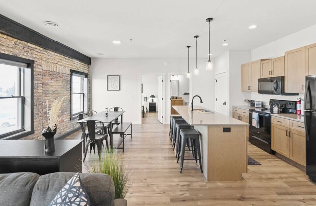 Modern Condo in the Eclectic Rail District!