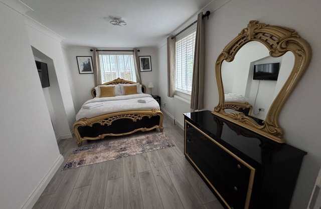 Modern Cosy London 2-Bed Ground Floor Flat Sleeps up to 5