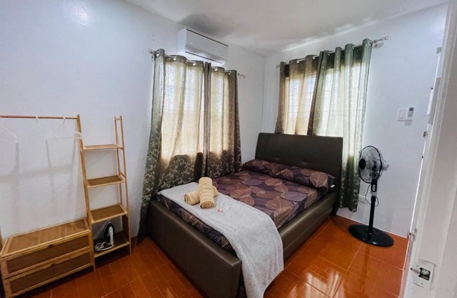 Modern Cozy 3BR Near Air-conditioned & Free Parking