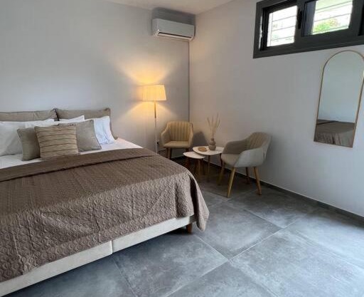 Modern & Cozy Studio