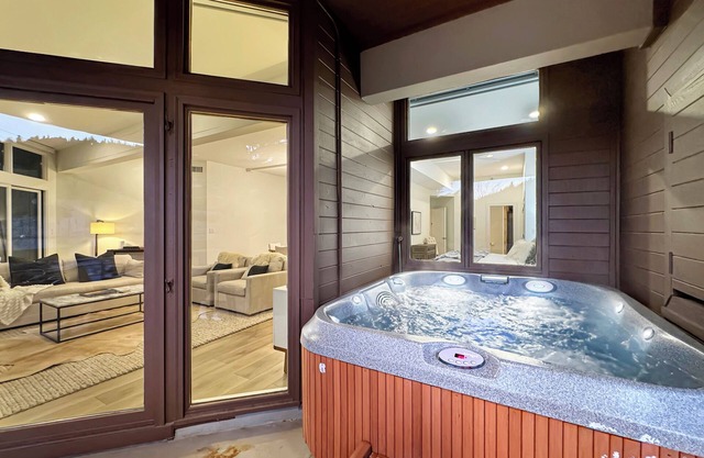 Modern Deer Valley Condo at Powder Run Private Hot Tub 2 Balconies Mtn Views