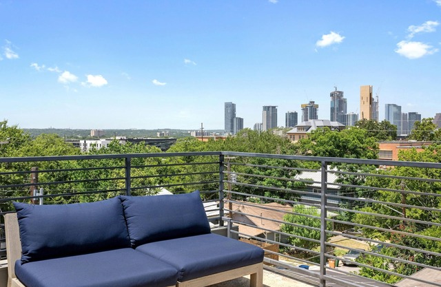 Modern Eastside Home + Rooftop Deck - Valerie!