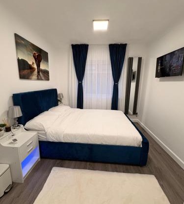 Modern En-Suite Double Bedroom in Cardiff with Private Entrance