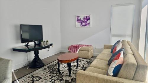 Modern Executive Suite near Sony Studios, Hollywood & Beverly Hills